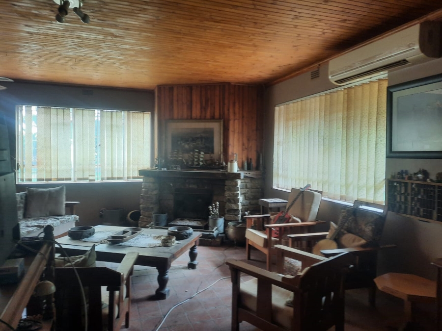 6 Bedroom Property for Sale in Odendaalsrus Free State